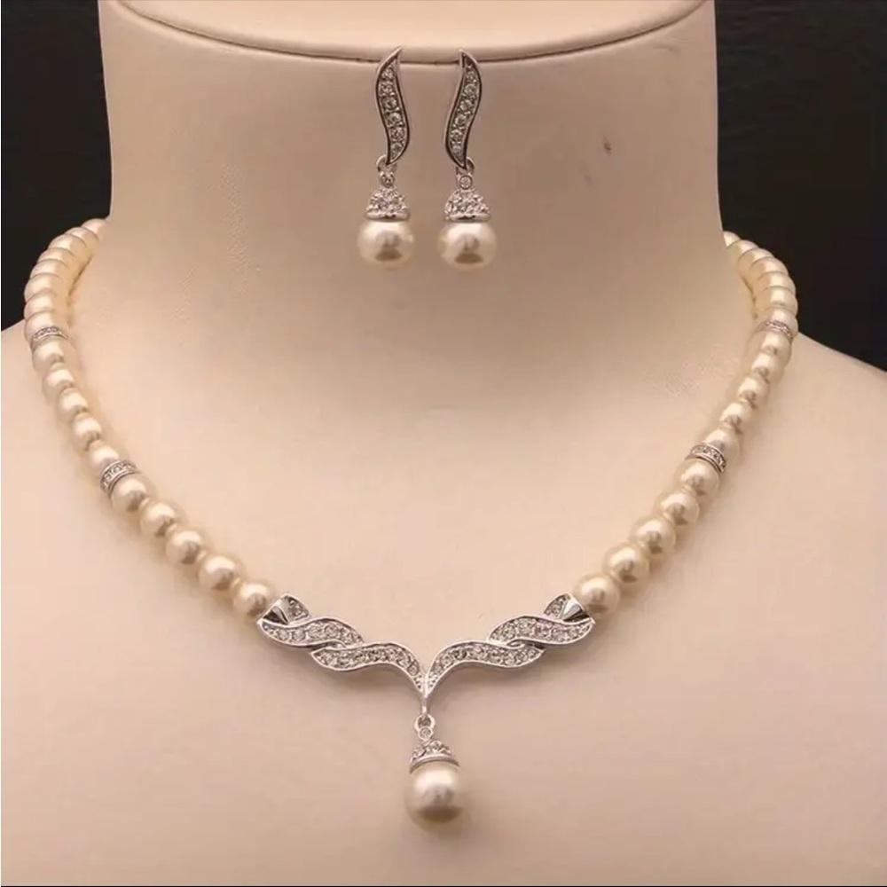 NEW 3pcs Earrings Plus Necklace Elegant Jewelry Set